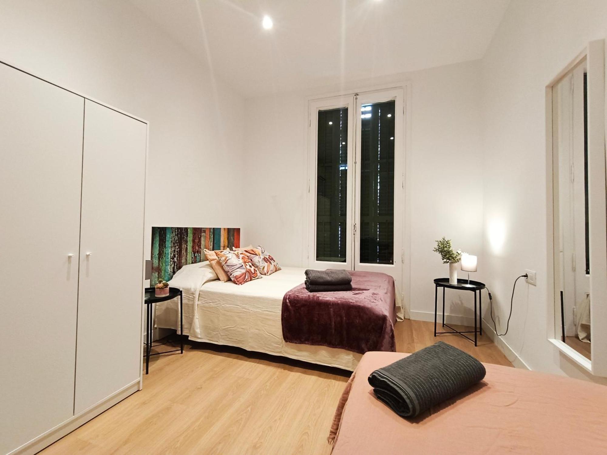 By Universitat Private Rooms Barcelona Exterior photo